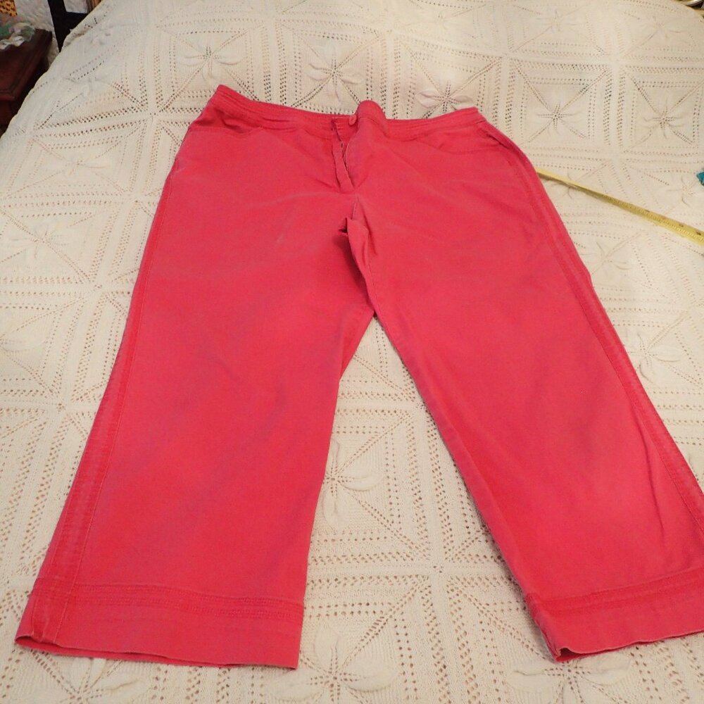 Women's dark pink capri pants